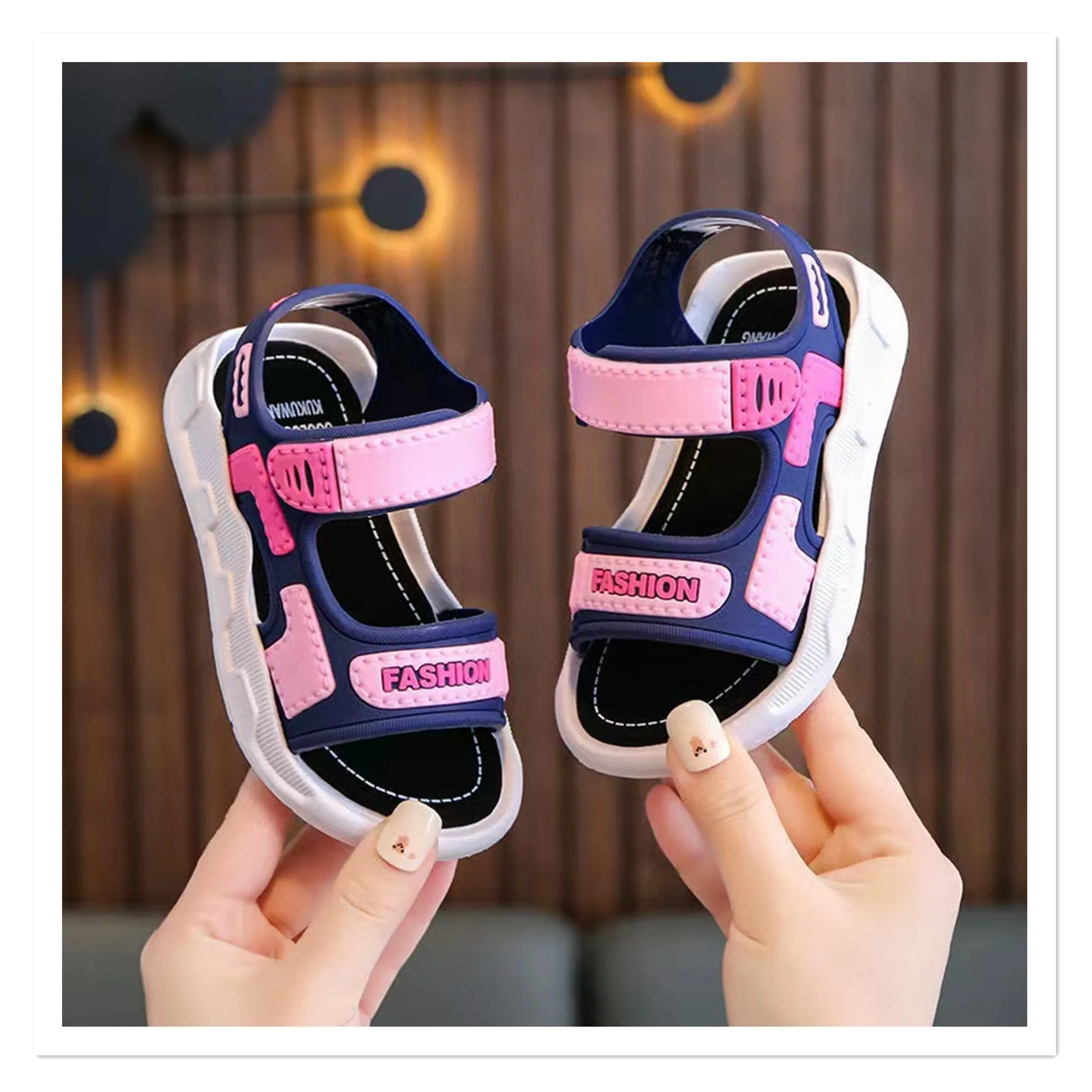 Children's and Girls' Sandals 2023 New Korean Edition Soft Sole Anti slip Medium and Small School Boys' and Baby Beach Sandals