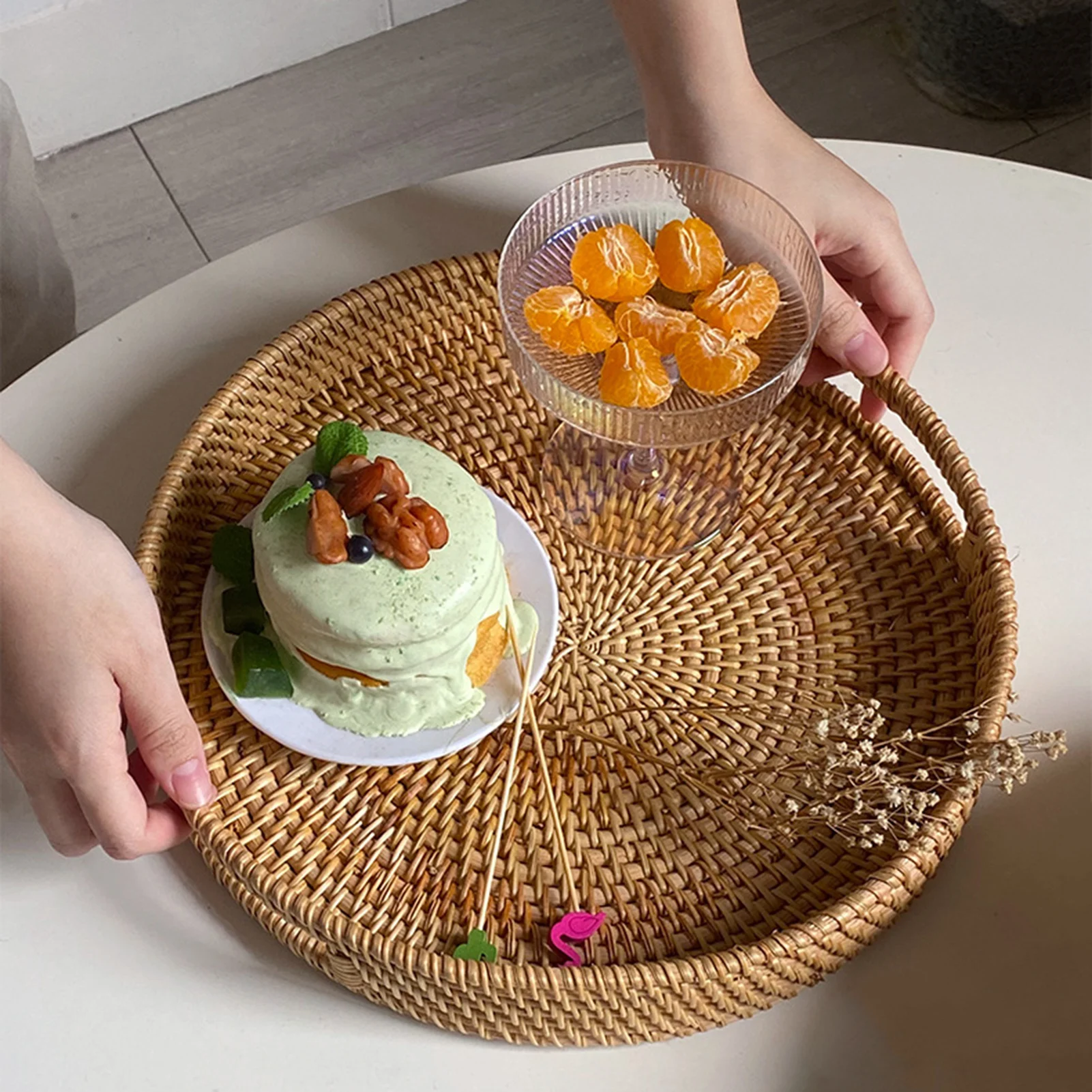 

Rattan Round Serving Tray with Handle Fruit/Bread Serving Basket Storage Platters for Coffee Beverage Breakfast Tea Candles