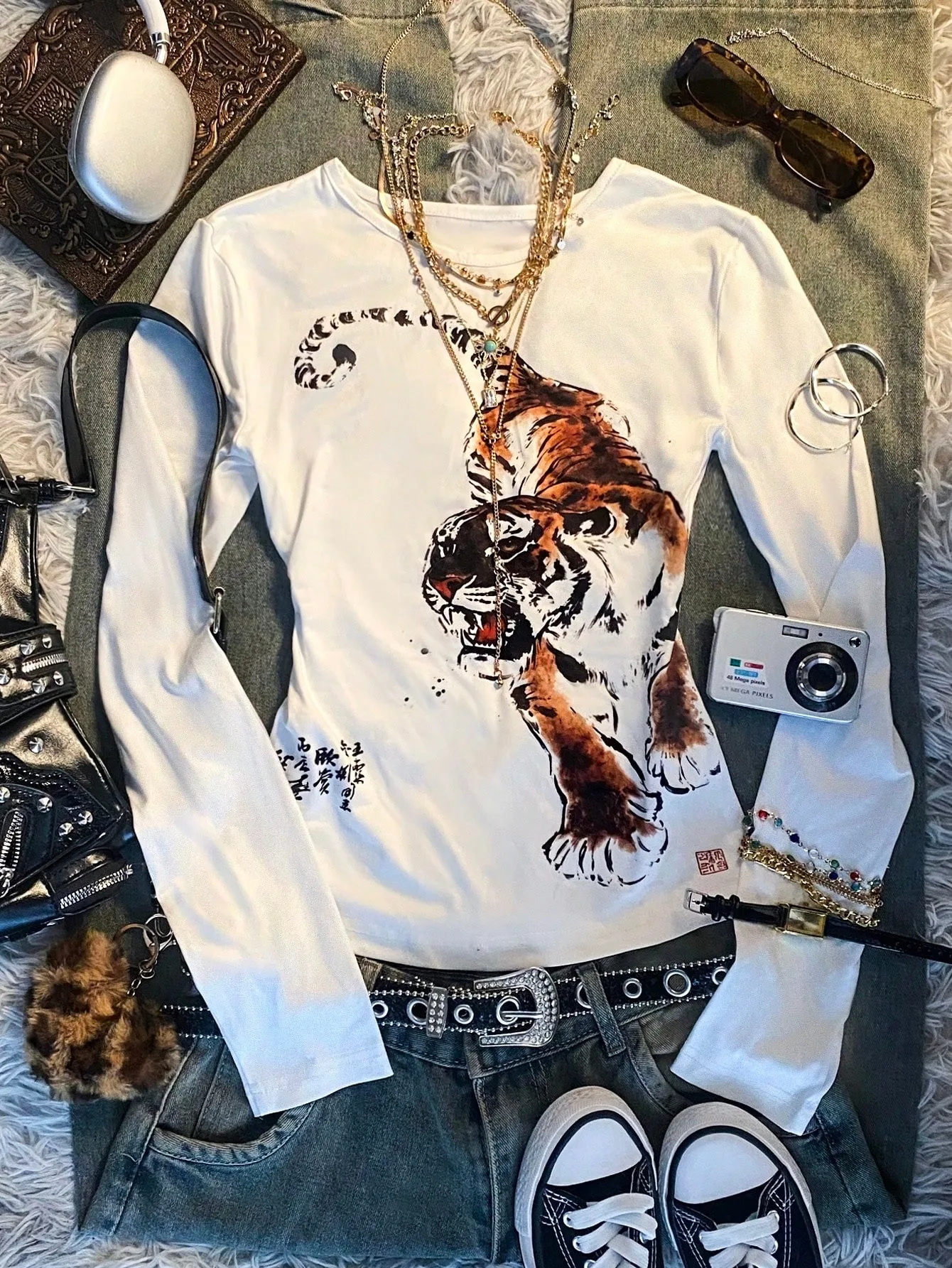 Chinese National Style Ink Wash Descending Tiger Print White Long Sleeve T-Shirt Calligraphy Seal Slim Fit Crew Neck Top