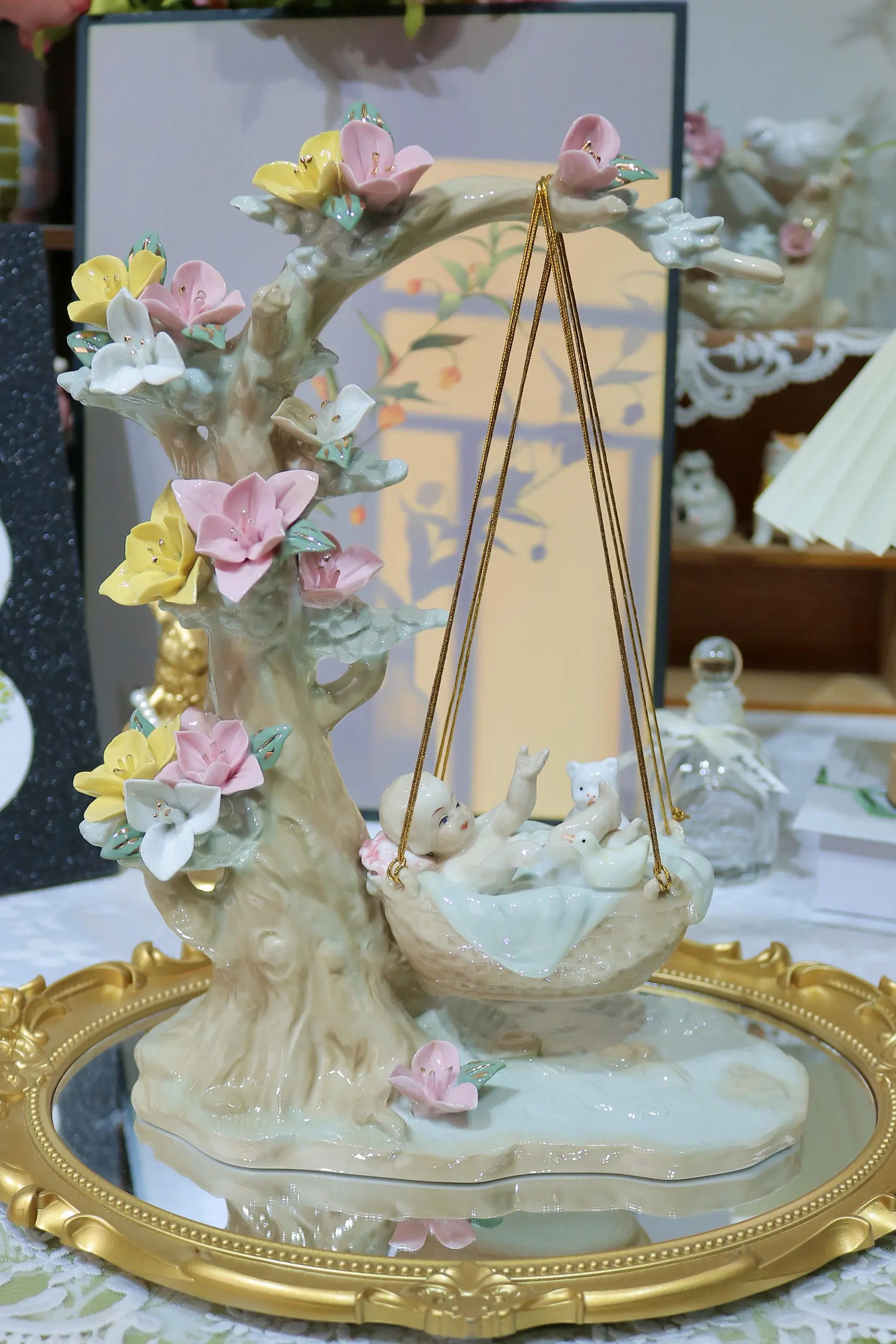 European ceramic crafts, furnishings, modern home decorations, living room figure ornaments, Western women's ornaments, gifts