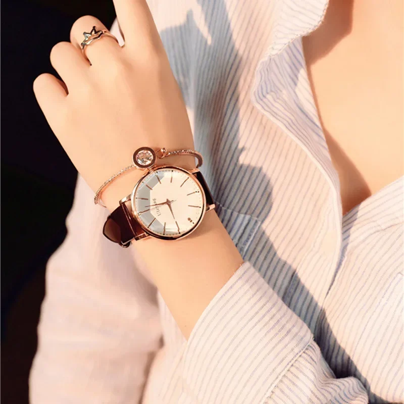 2024 Watch Female Student Korean Version of Simple Trend Large Dial Fashion Diamond Refraction Glass Mirror Quartz Watch