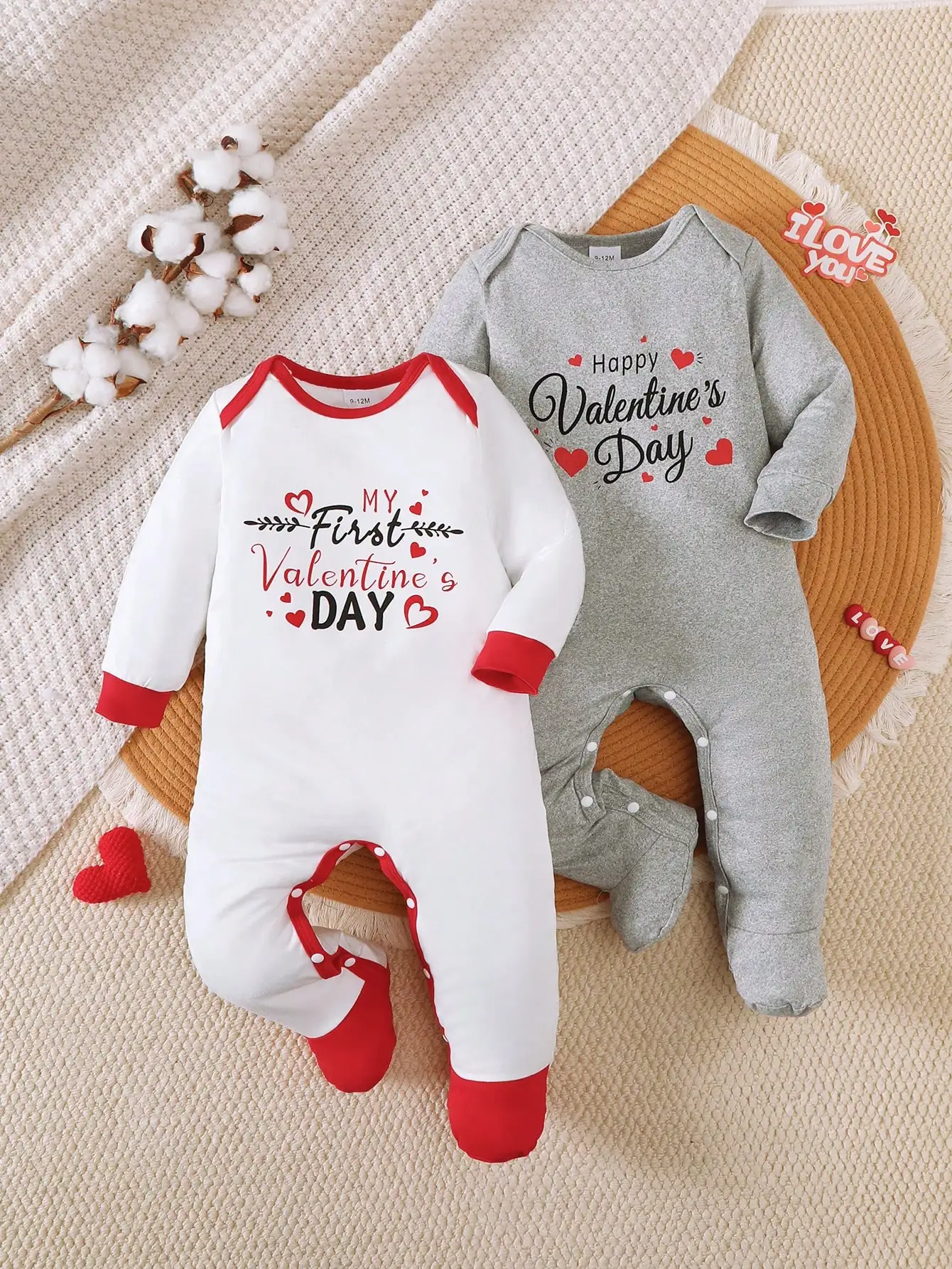 Infant Long-Sleeved Footed Romper Set of Two, with Cute Heart Letter Print Design, Hidden Snaps at the Crotch for Easy Diaper Changes, Loose Fit That Doesn'T Restrict Baby's Movement, Suitable for Newborns in Spring and Autumn for Everyday Outings.