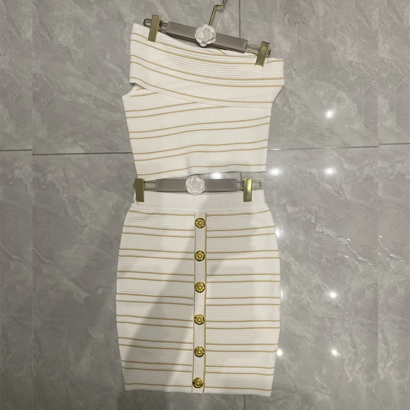 Ensemble deux pièces pour femme : camisole à épaules dénudées avec rayures dorées et détails à lacets, veste légère assortie, tenue d'automne