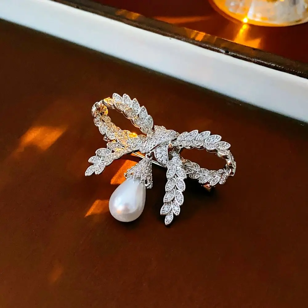 Брошь-бабочка со стразами в Корейском стиле, булавка для воротника из сплава, ювелирные аксессуары, значок, брошь со стразами, подарок
