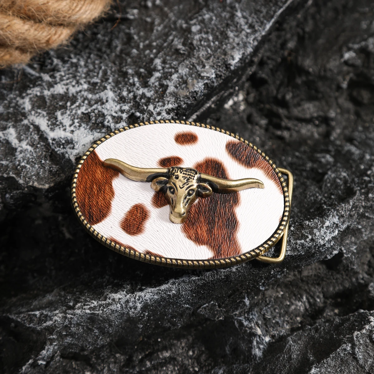 Gesper ikat pinggang bergaya Barat, ikat pinggang retro yang dipersonalisasi dengan kepala gesper logam (pola acak)