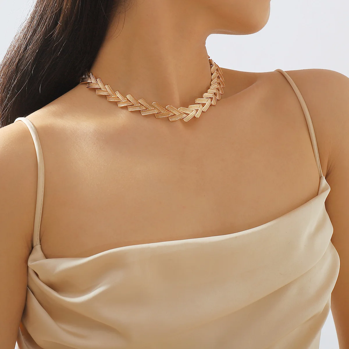 V-shaped Necklace Medieval Style Simple Metallic Clavicle Chain Women