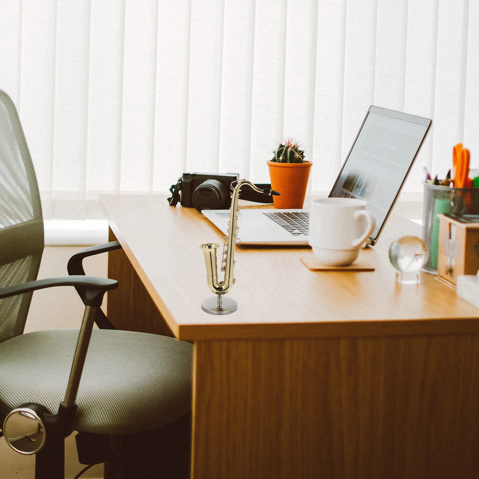 

1 set 1 Set Golden Mini Saxophone Adornment Fine Craftsmanship Musical Decoration Creative Gift Miniature Tenor Saxophone