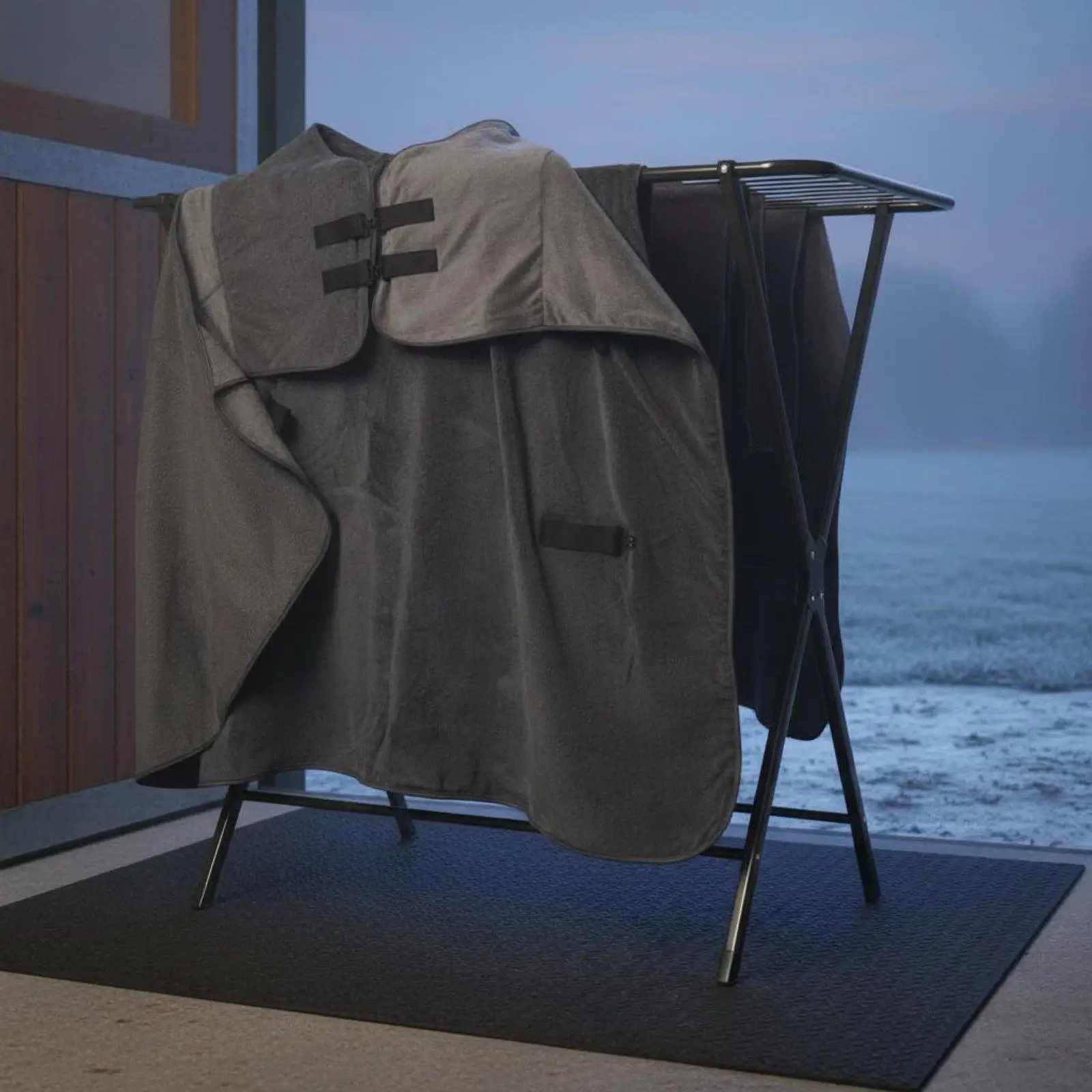 Winter horse blanket, thickly insulated, durable turnout blanket for horses,
