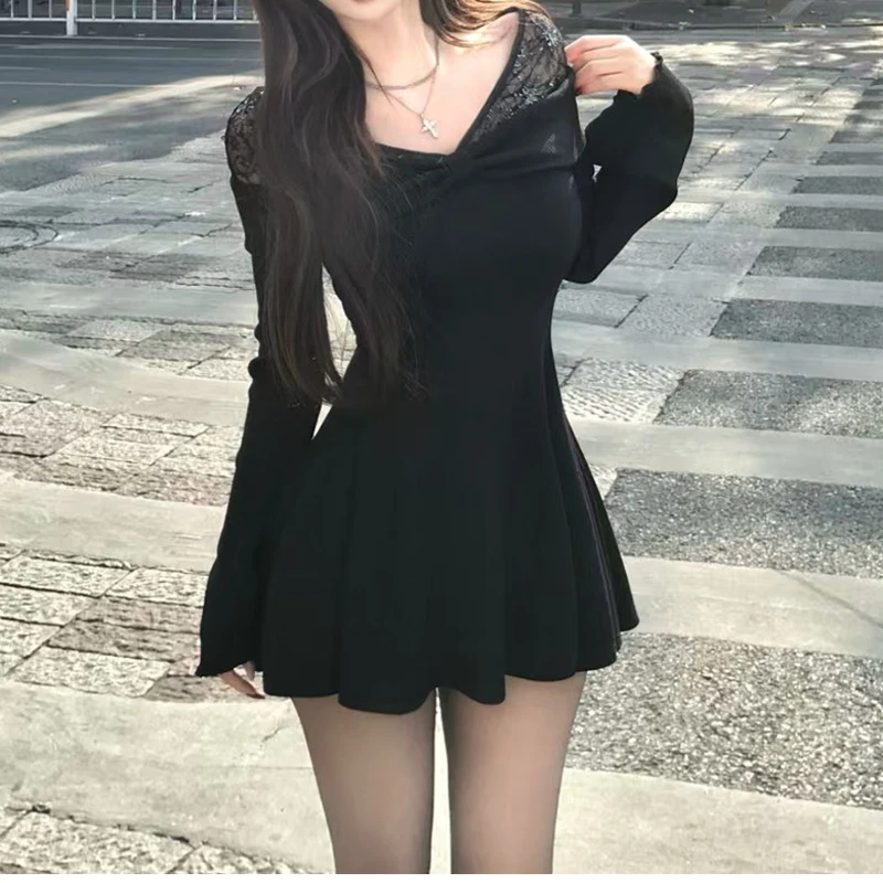 

Purely Desirable Off-Shoulder Knitted Dress Lace Patchwork Waist-Cinching A Short Skirt