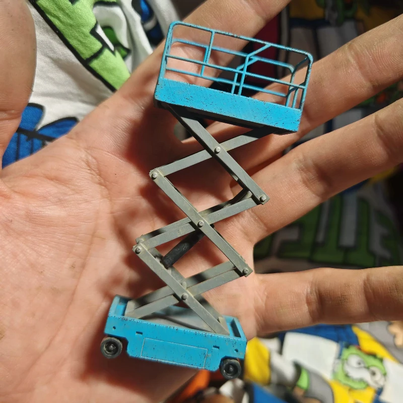 1/64 Scale Scissor Lift Platform Model 3D Printed Aerial Work Lifting Deck Static Ornament for DIY Miniature Diorama Scene