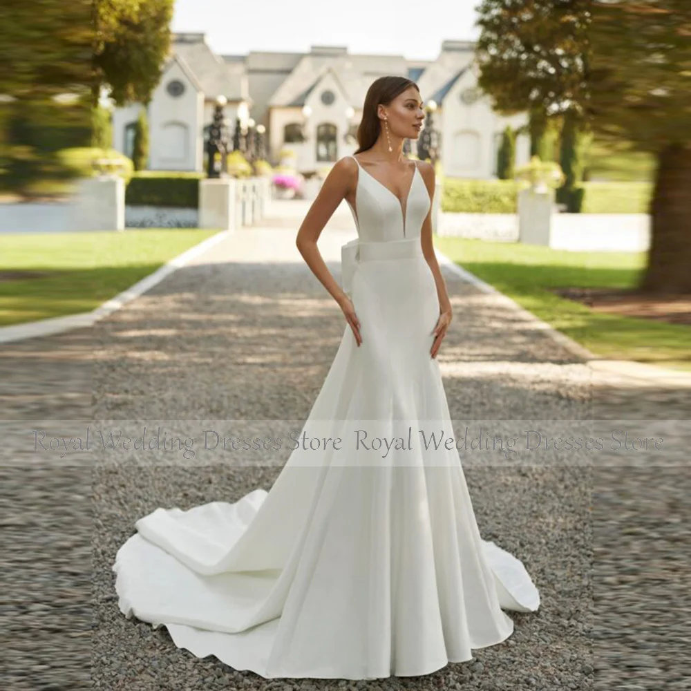 Vestidos de novia elegantes de satén blanco con tirantes finos, vestidos de novia con cuello en V profundo para novia, vestido de novia de trompeta/sirena sin espalda