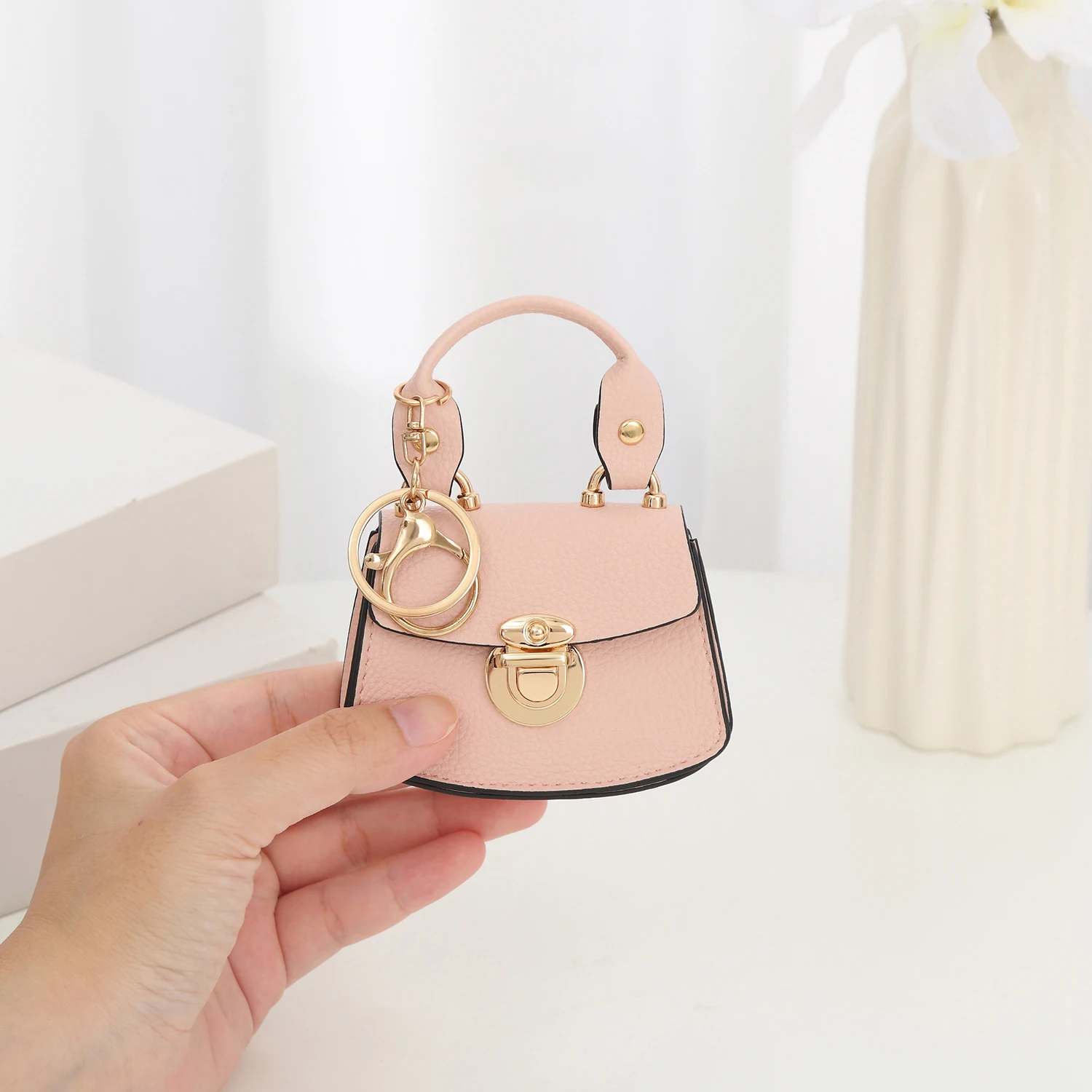 Mini PU Leather Fan Shaped Accessory Charm  Stylish  High-End Coin Pouch & Cute Creative Case for Bluetooth Earbuds
