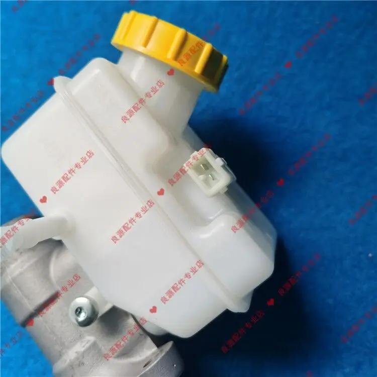 

Auto parts High quality For SAIC Maxus Chase V80 Brake Vacuum Booster Pump Brake Master Cylinder Brake Pump With Oil Can