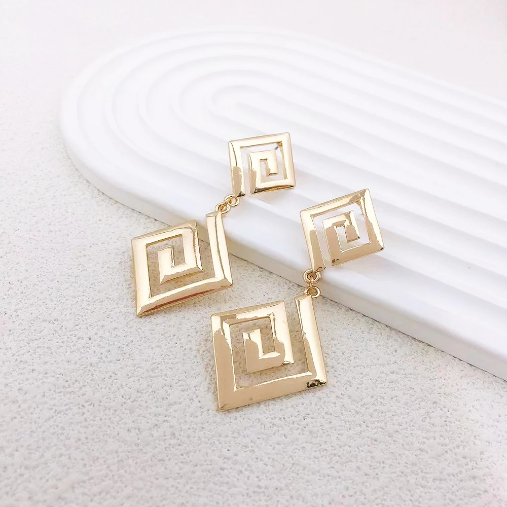 New Arrival Gold-plated Geometric Metal Line Drop Earring for Women Fashion Jewelry Vintage Irregular Hollow Punk Luxury Earring