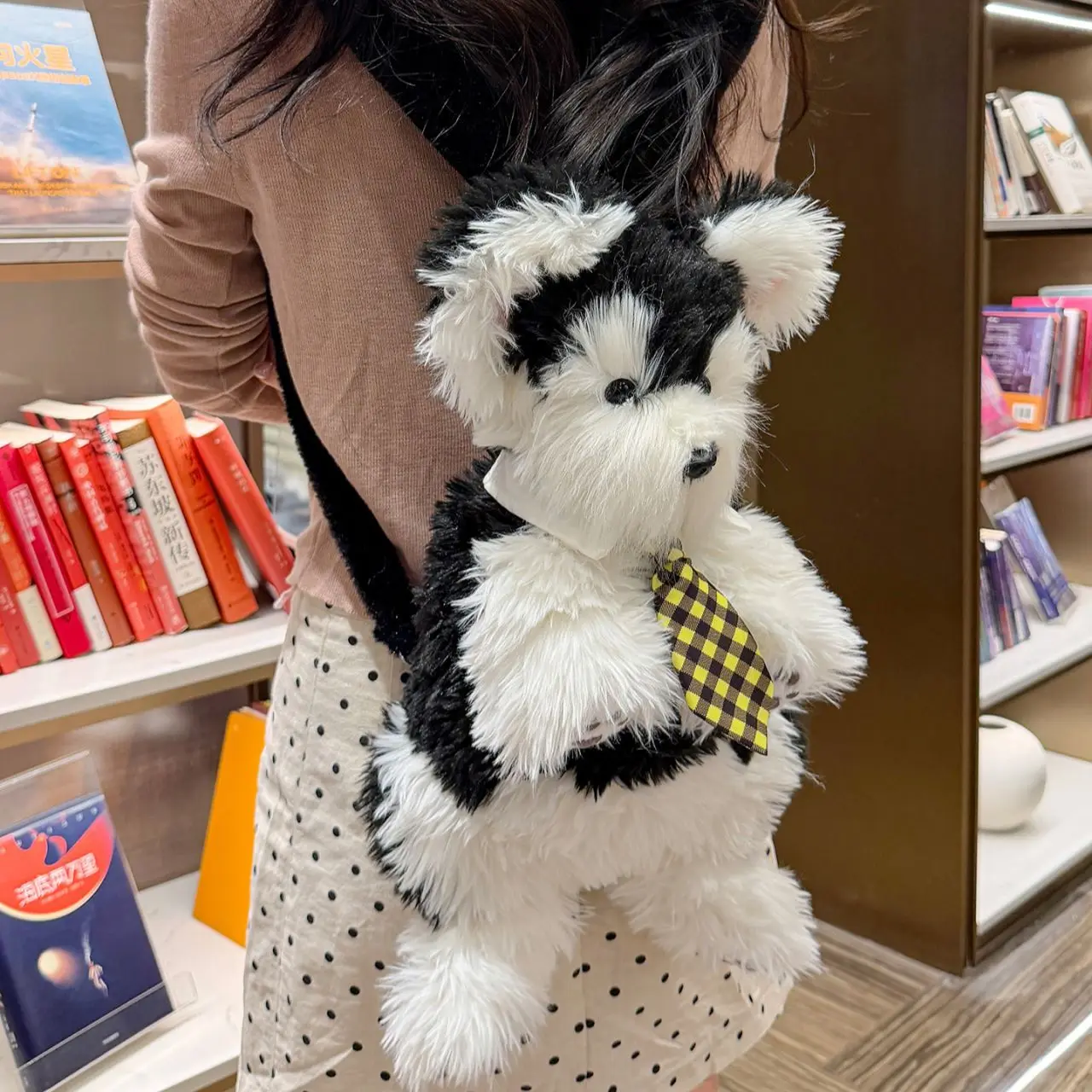 حقيبة ظهر لطيفة واقعية على شكل جرو للنساء من القطيفة للطالبات في الحرم الجامعي حقيبة نهارية للسيدات دمية شناوزر حقيبة ظهر كرتونية ناعمة أنيقة 2025 #1