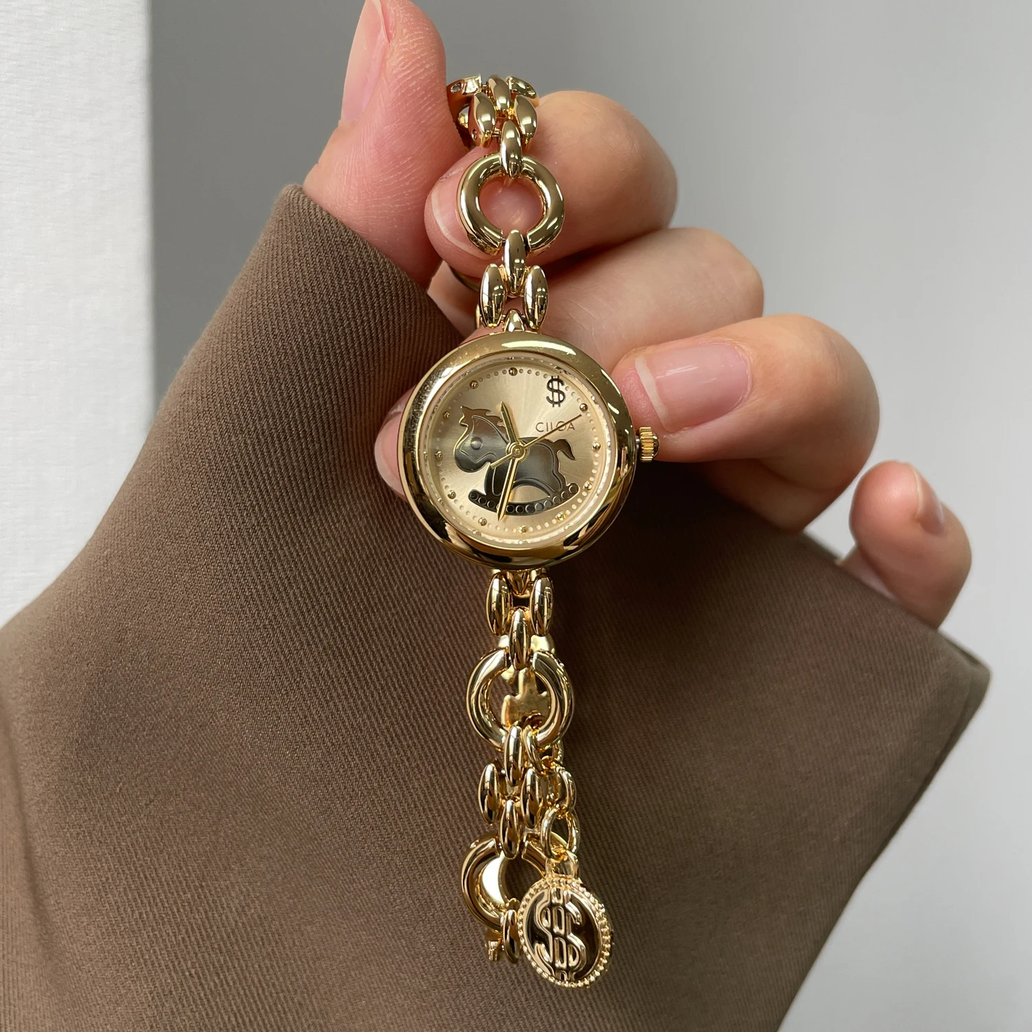 CILOA-Vintage Ladies Chain Bracelet Watch Round Horse Pattern Dial Coin Charm Gold- Tone Women Quartz Wristwatch-2622