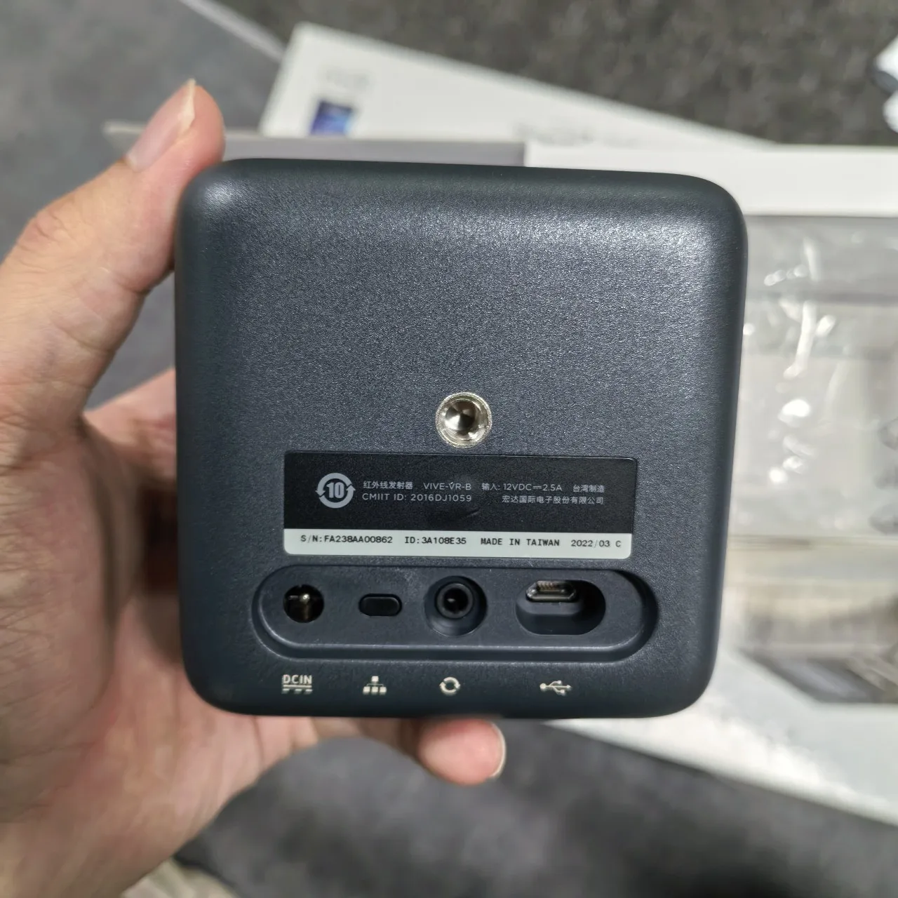 [新品未使用]VIVE PRO Base Station 2.0 Sf4cd22e3d06147f4b886191036ae1
