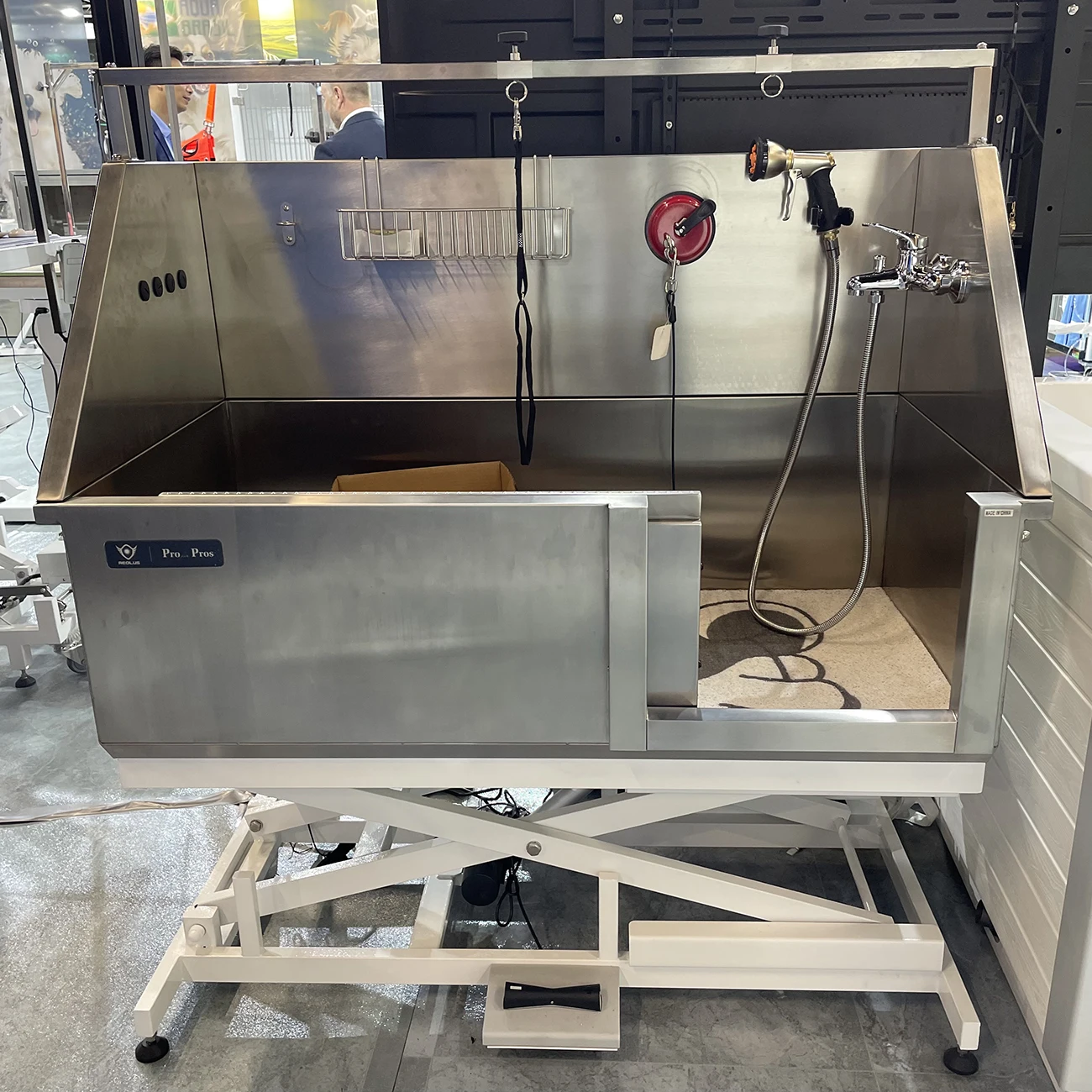 

Ванна для груминга из нержавеющей стали для крупных собак, комфортная универсальная профессиональная ванна для мытья животных