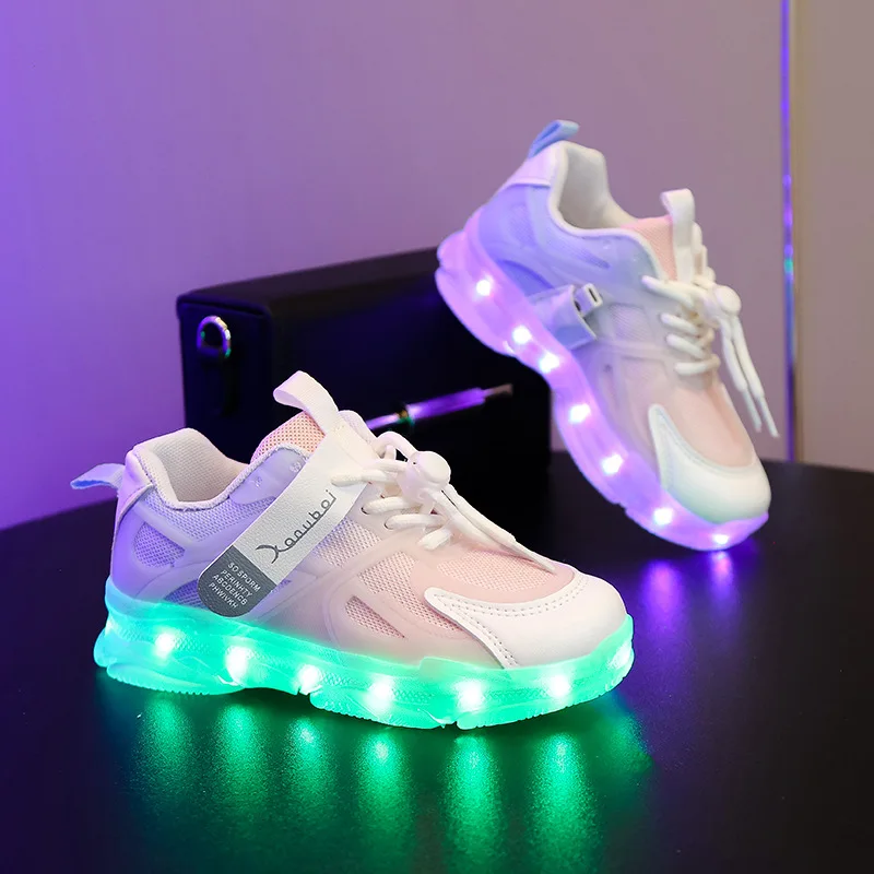 Zapatos recargables de cuero PU con luz LED para niños, zapatillas de malla para correr para niños y niñas