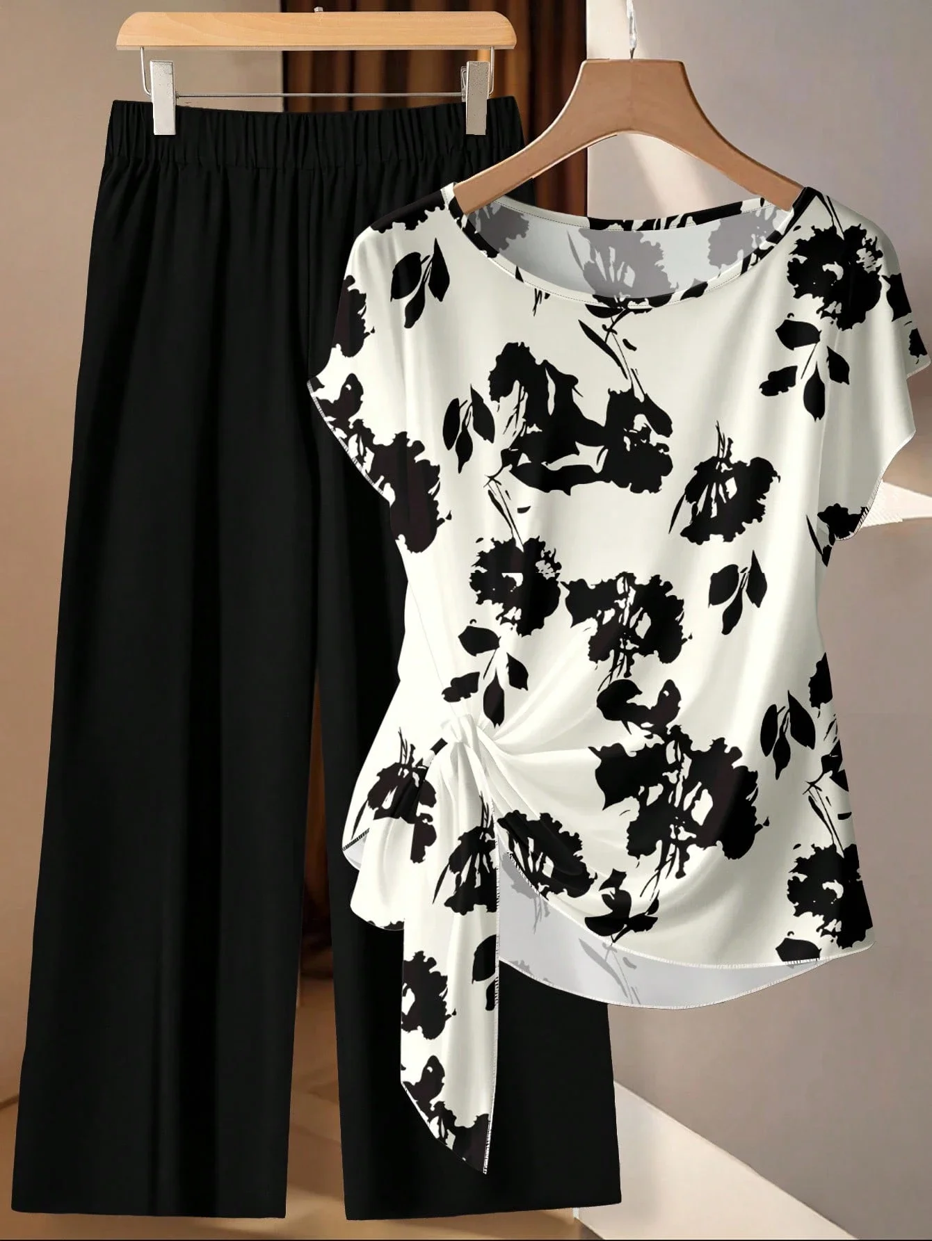 

Women's Floral Tie Bow Blouse And Straight Leg Pants 2 Piece Set Casual Outfit