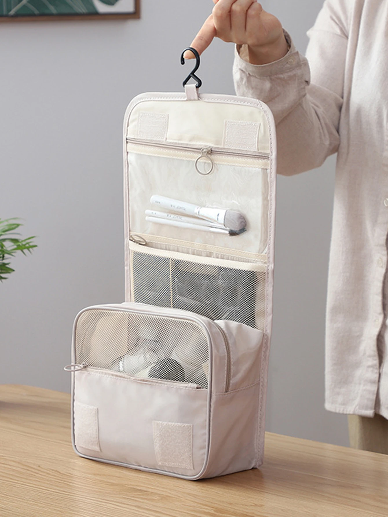 Travel Makeup Bag Waterproof Toiletries Organizer High Quality Women Neceser Bathroom Hook Wash Pouch Hook Makeup Storage Bag