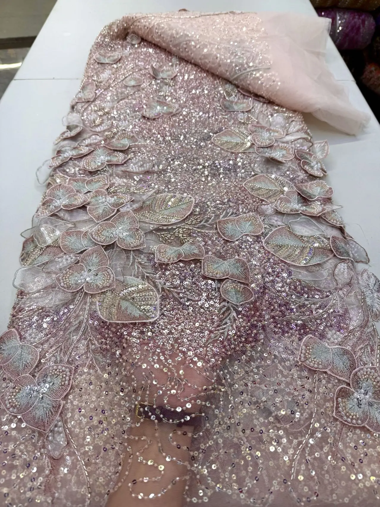 

Fashion French Mesh 3D Flowers Embroidery Beaded Lace Fabric Luxury Sequins African Nigerian Fabric for Wedding Dress