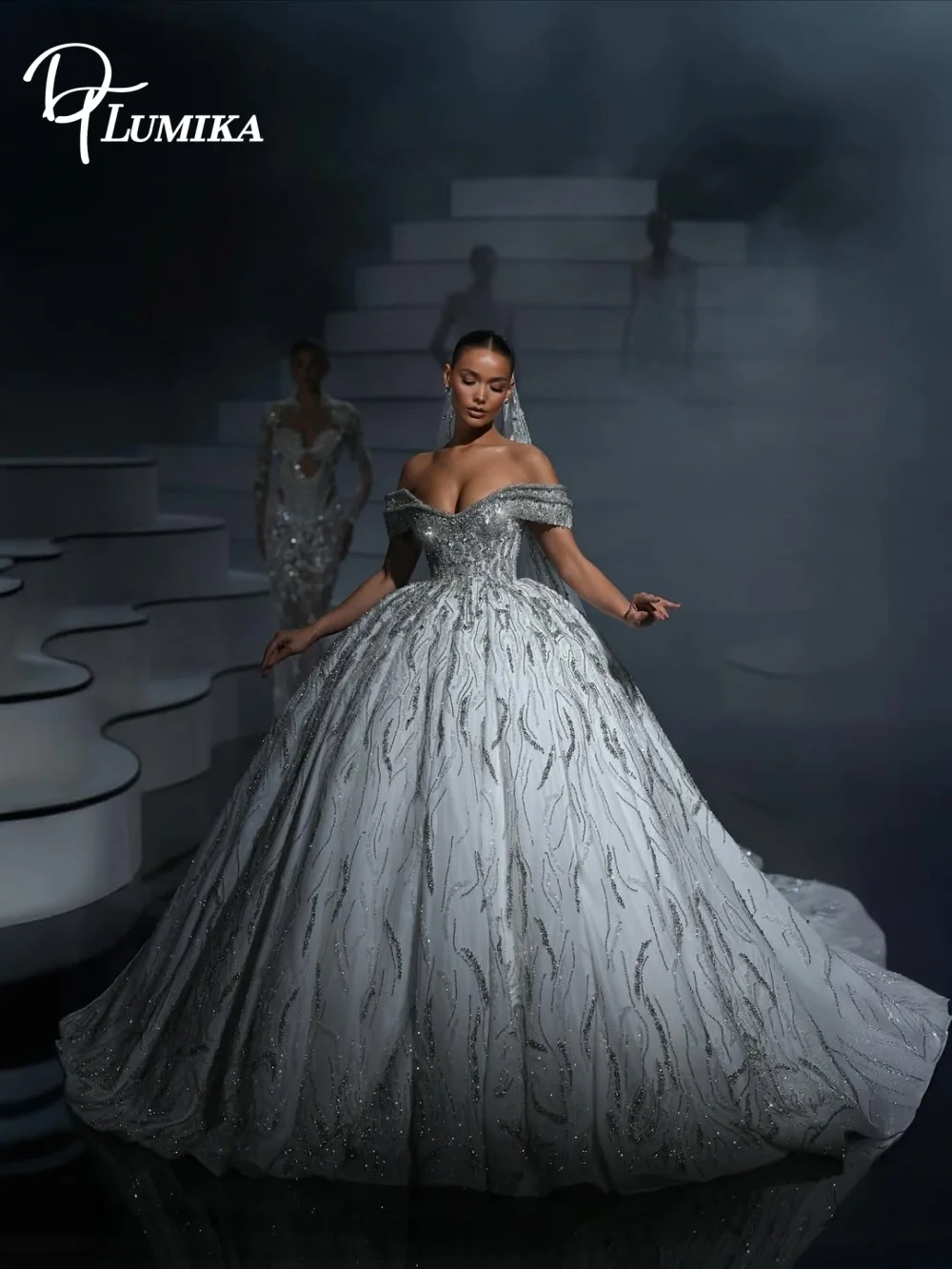 Luxurious Off The Shoulder Ball Gown Wedding Dresses Customized Beaded Silver Bridal Gown Sweetheart Wedding Dress For Bride