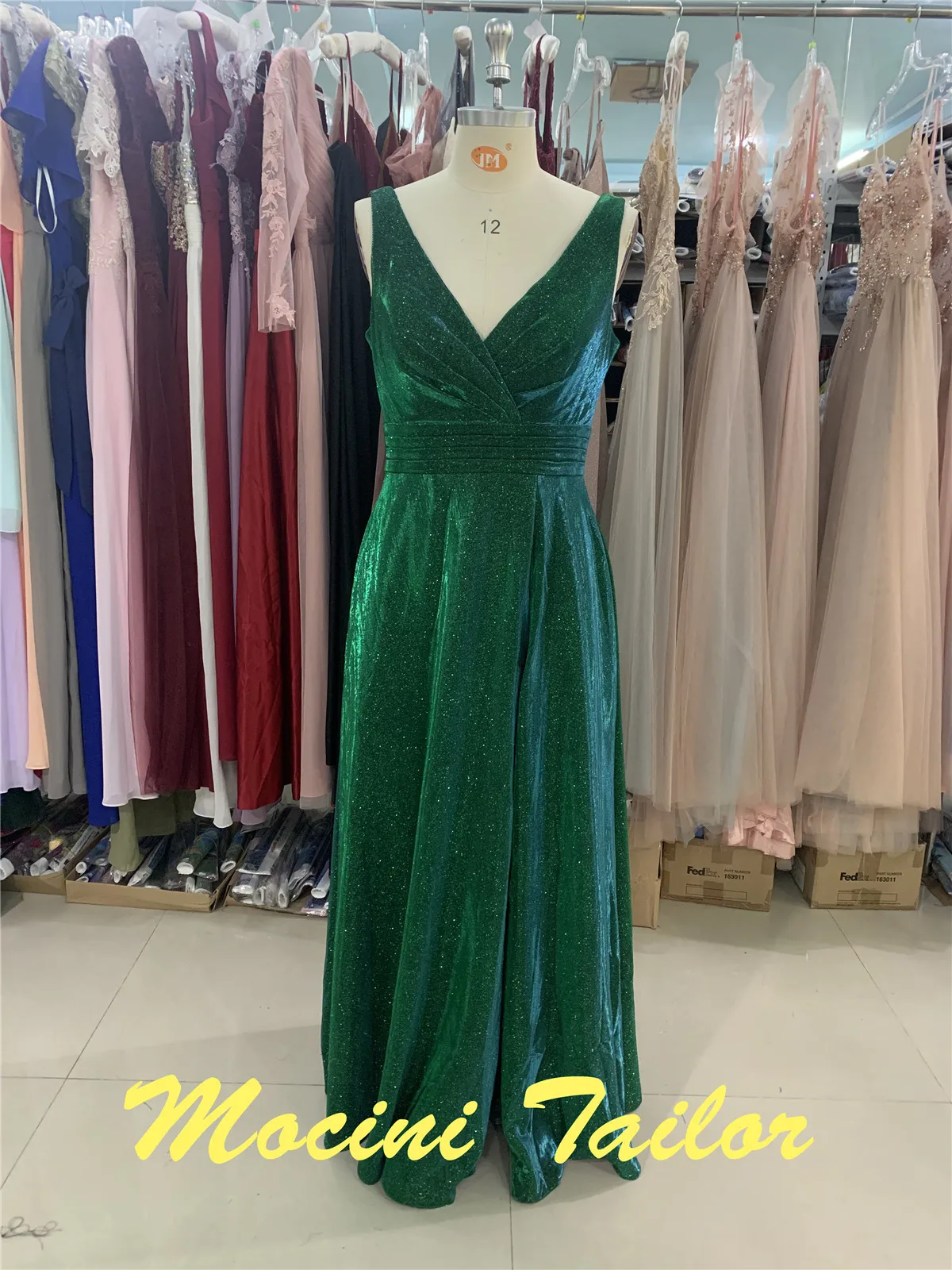 

2024 HOT Glitter Hunter Green fabric Evening Dress Beadings V-neck Back Strap Pockets Elegant Luckgirls Dress mocini tailor