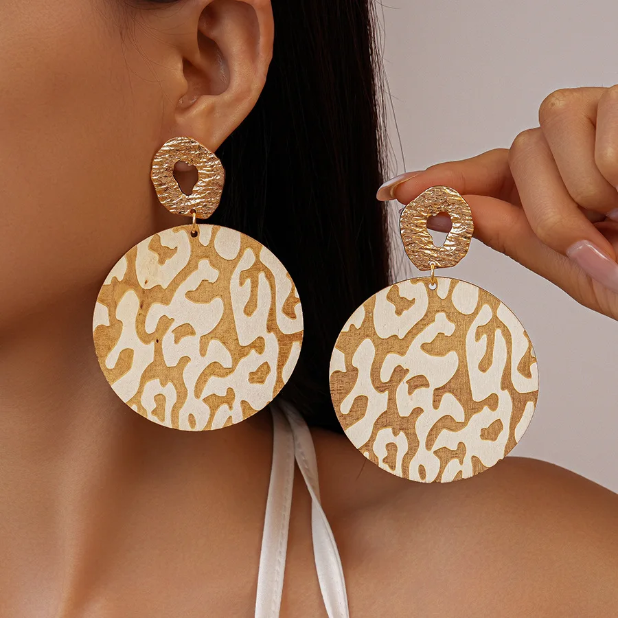 Exaggerated wood pleated round, earrings Bohemian niche personality high sense unique earrings women