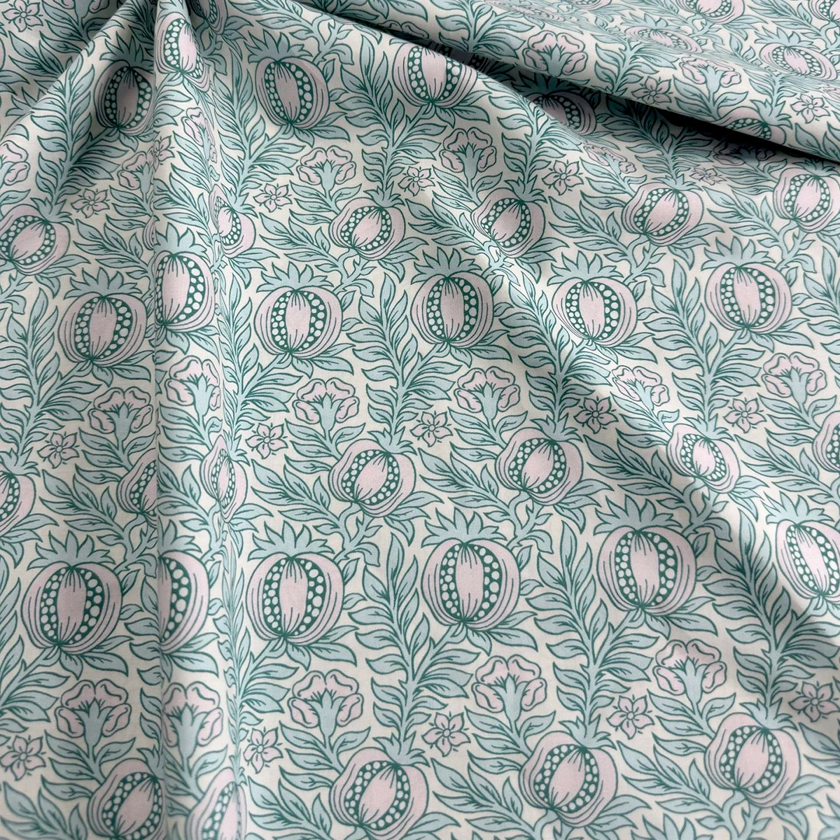 100*145cm Liberty London Morris 'Pomegranate-Leaf' Floral Cotton - 100s Premium Long Staple for Dresses, Shirts & Home Decor