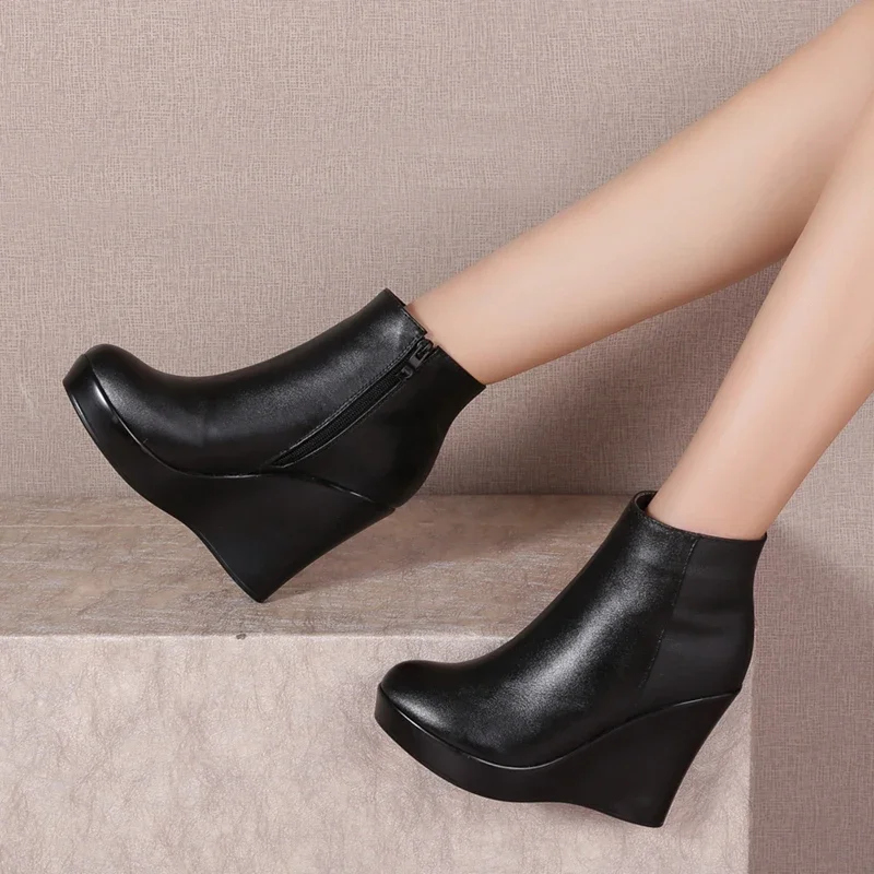 BEYARNE Genuine Leather Autumn Winter Boots Shoes Women Ankle Boots Female Wedges Boots Women Boot Platform ShoesE255