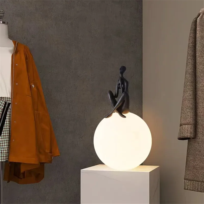 Italian table light Ball Holding Character Resins Statue Figure table lamp for Living Room Bedroom Balloon-Lamp Humanoid Lamp