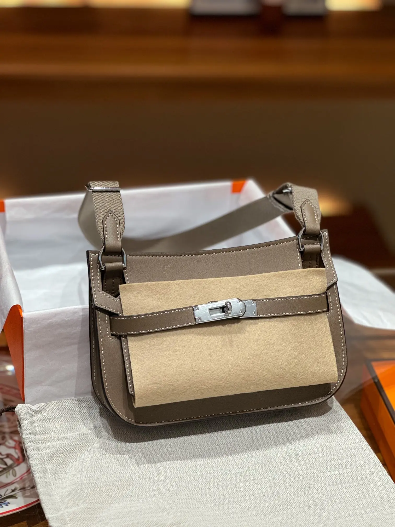 

2025 High Quality Swift Cowhide Single Shoulder Cloud Bag Fashion Lady Mini Versatile Genuine Leather Women's bag Hobo Tote Bag