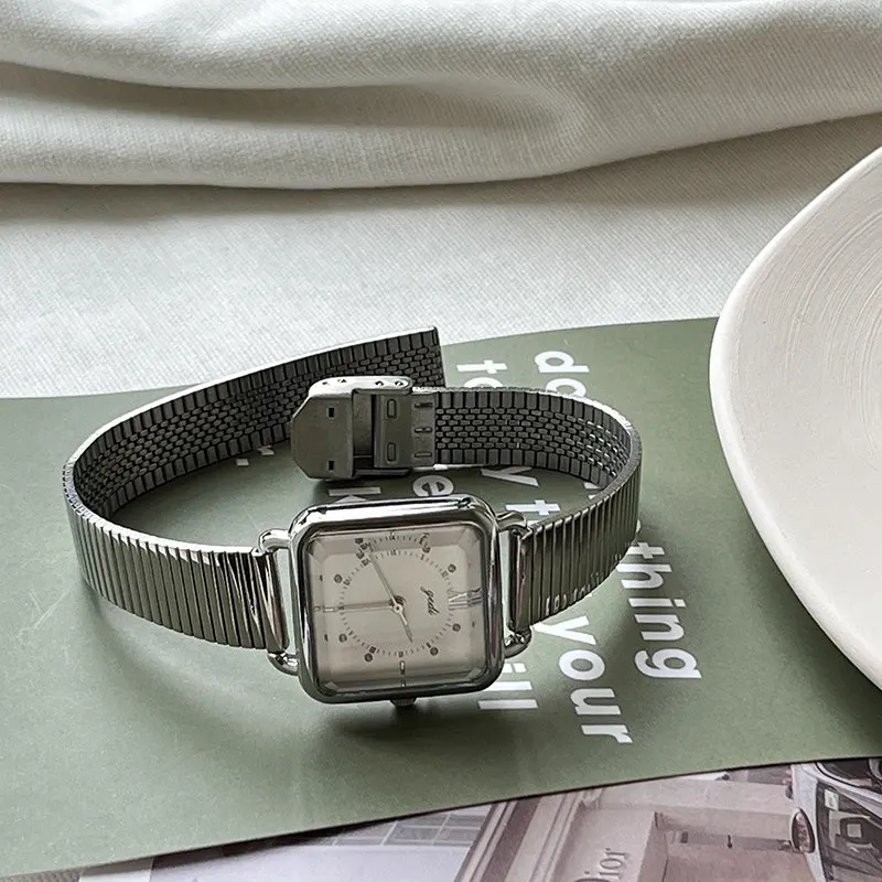 

New Luxury Square Watch For Women Small Dial Elegant, Simple, Exquisite Versatile, And Sophisticated. A Creative Gift For Women.