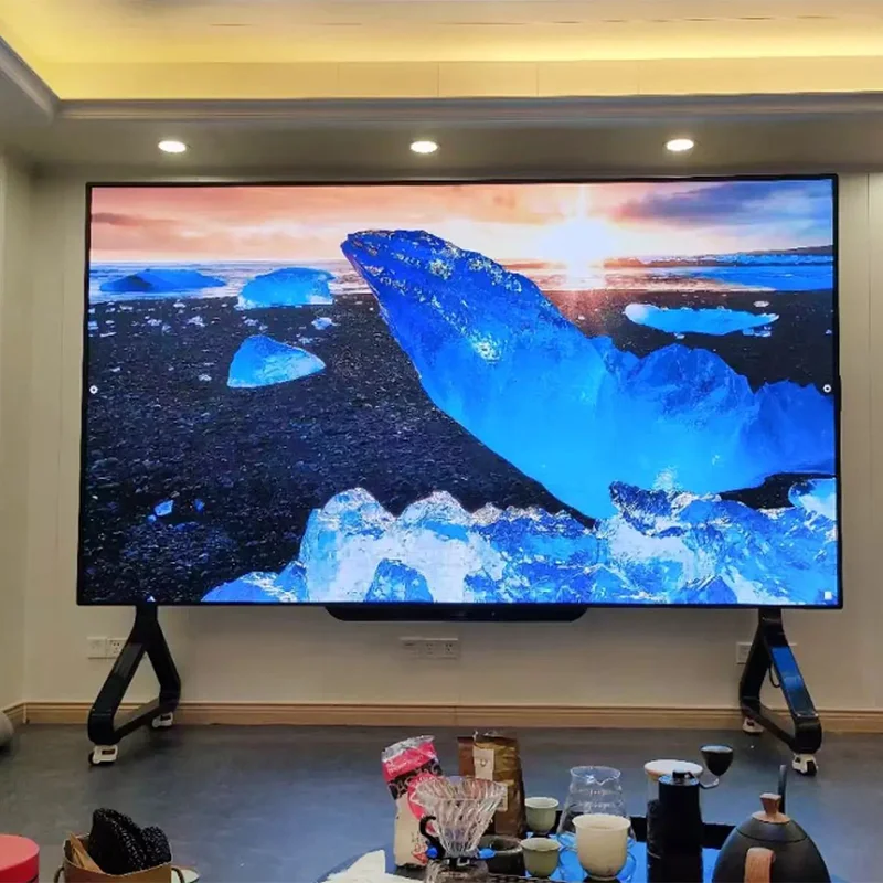 Interaktywna tablica dotykowa 4K Smart Board o przekątnej 55, 65, 75, 85 cali do konferencji firmowych, edukacji i zastosowań cyfrowych.