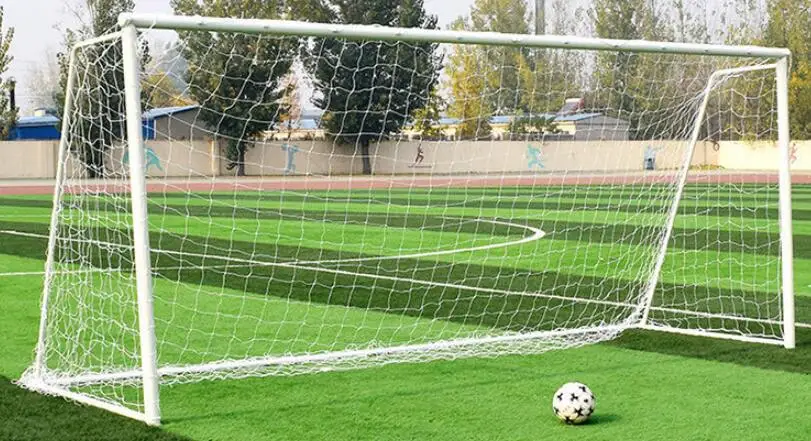 Gawang sepak bola independen untuk peralatan latihan sepak bola di halaman belakang sekolah