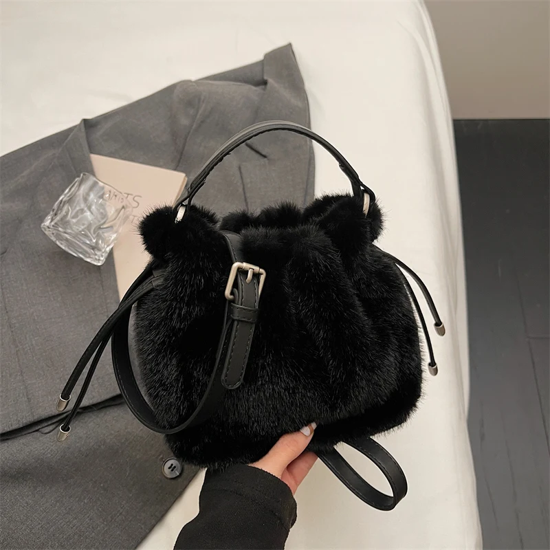 Chic Red Plush Handbags for Women Autumn Winter Faux Fur Mini One Shoulder Crossbody Bags French Texture Soft Plush Clutch