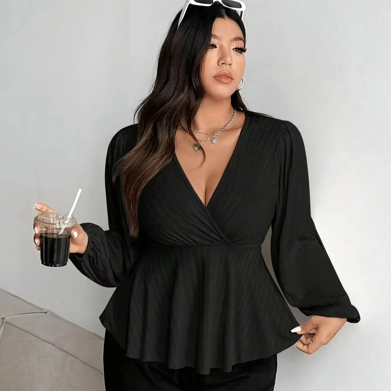 Plus-Size V-Ausschnitt Slim-Fit Langarm-Oberteil für Damen, Einfarbig, Elegantes V-Ausschnitt-Oberteil mit Laternenärmeln – Detail 1
