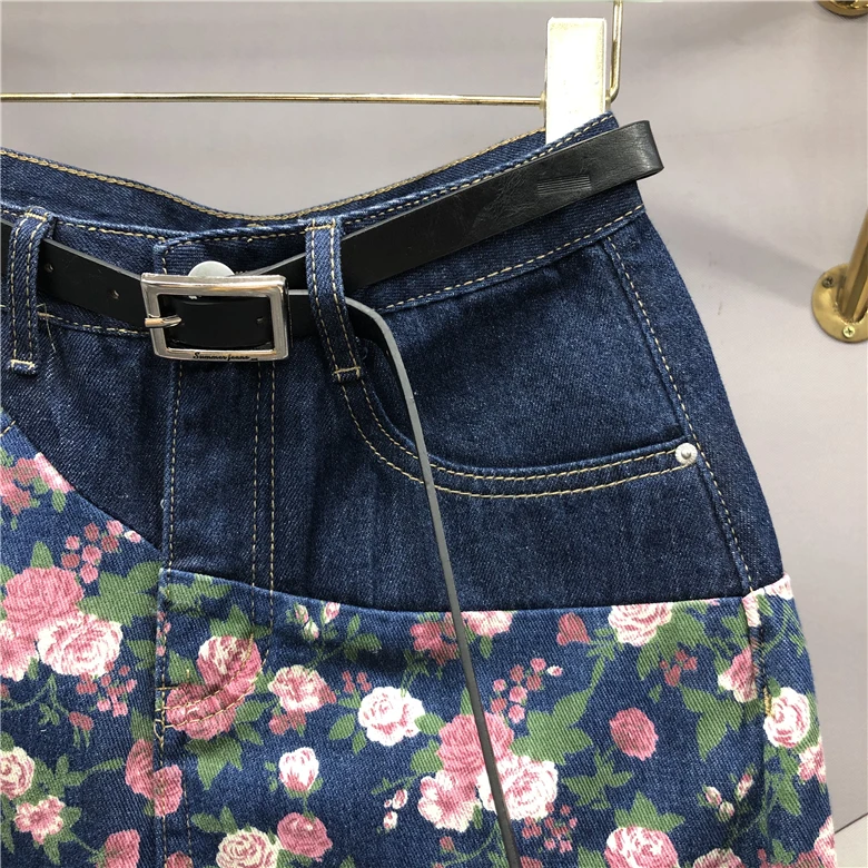 Saia curta de jeans estampada em flor vintage feminina, cintura alta, linha A, shorts jeans de quadril embrulhados, retalhos finos, rua, verão, novo, 2024