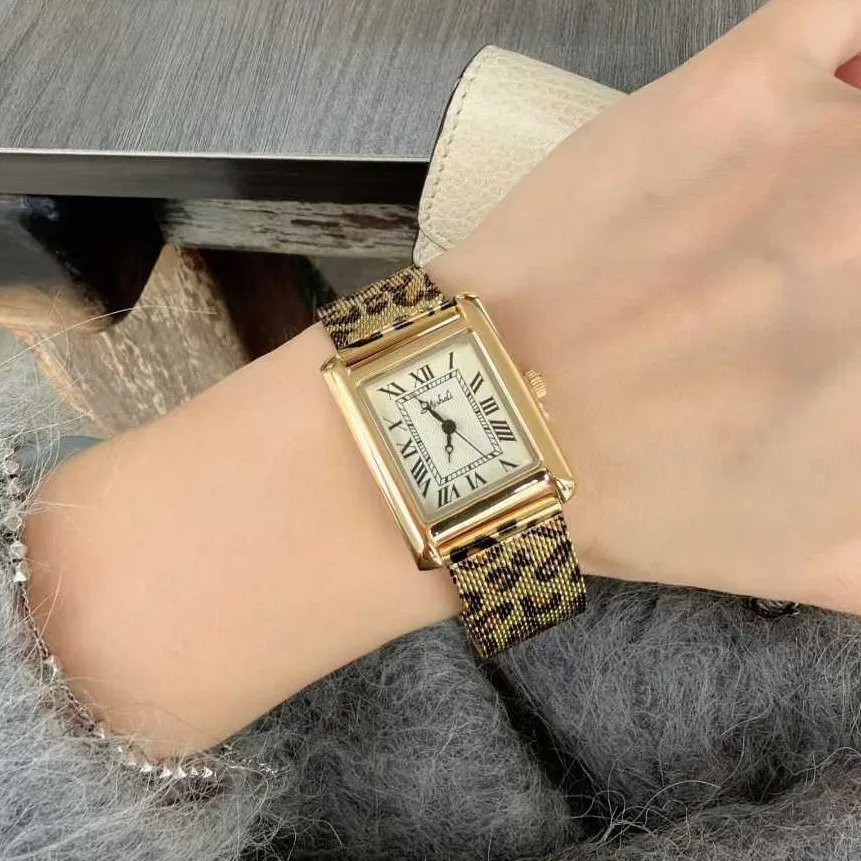 

Элегантные женские часы в стиле ретро, роскошный простой дизайн, квадратный ремешок с леопардовым принтом премиум-класса, кварцевые часы высокого качества, женский подарок