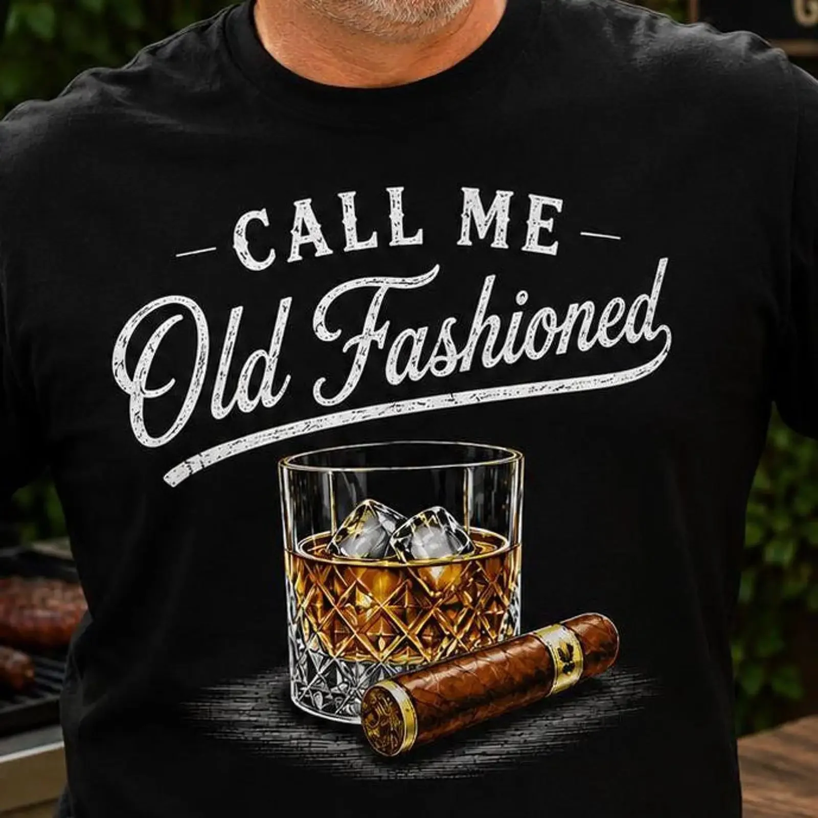 Rufen Sie mich „altmodisch“ genannt, wenn Sie ein lustiges Whiskey-Zigarren-T-Shirt für Bourbon-Liebhaber sind, als Geschenk für Papa zum Vatertag oder Geburtstag, im Vintage-Look, gewaschen und