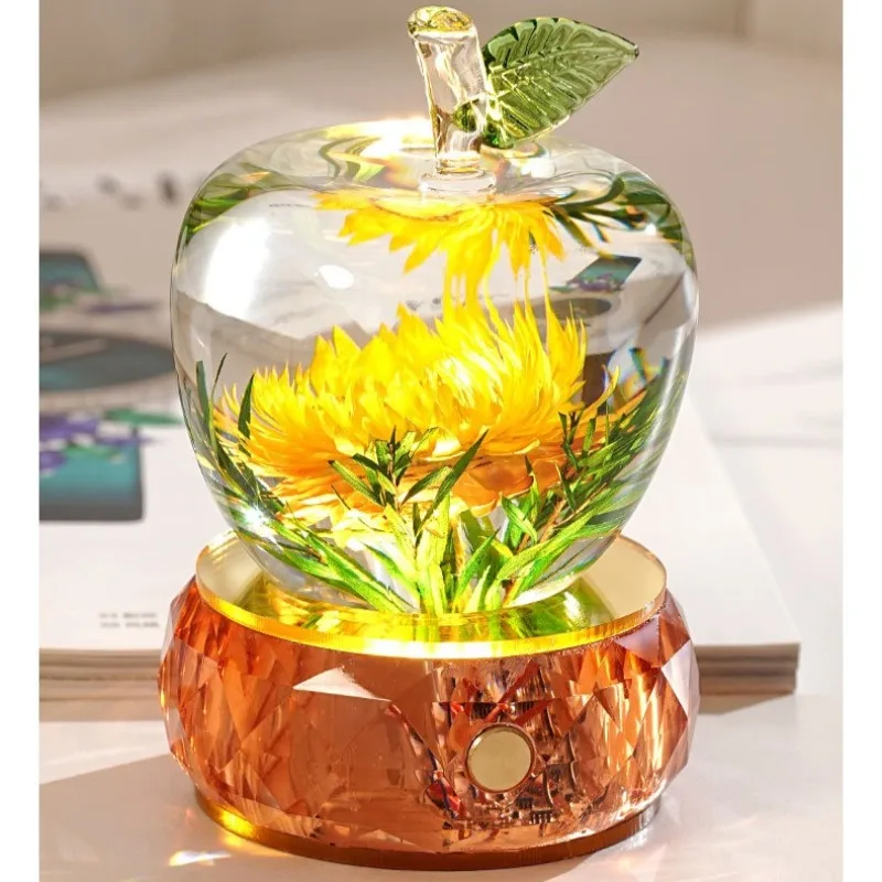 

Enchanted Blossom Crystal Apple,Daisy Rose Resin Floral Keepsake A Timeless Gift for Her for Valentine’s Day,Birthday Christmas