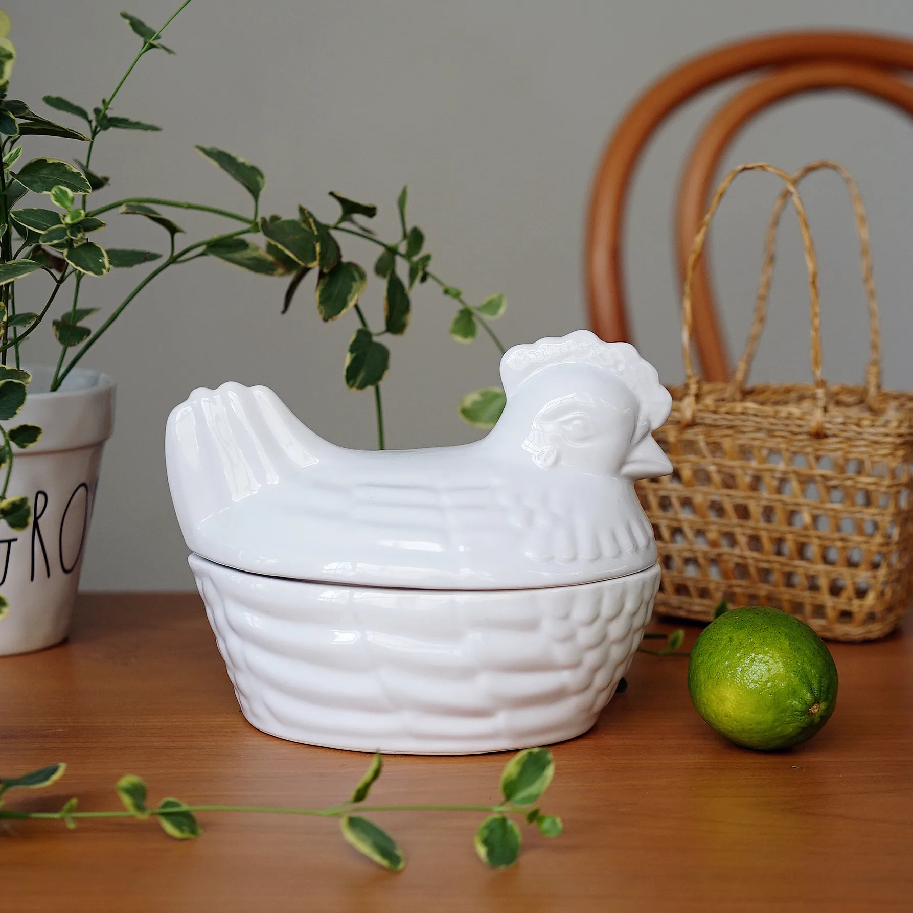 Hen ceramic tank kitchen storage tank home decoration ornament porch storage biscuits snack jar