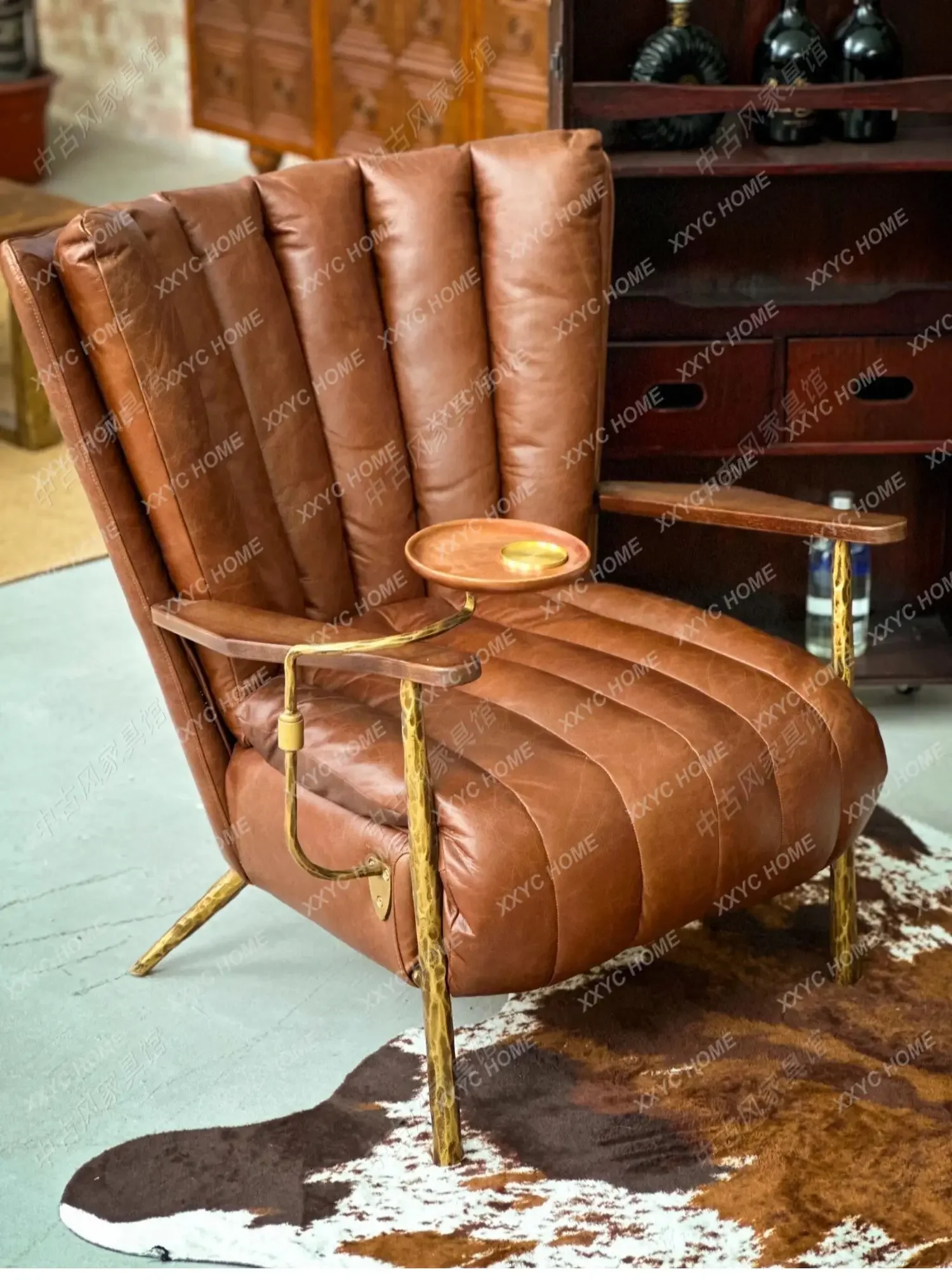 

Современное американское средневековое ретро-кресло из вощеной кожи с элементами ковки, высококачественное одноместное кресло-софа.