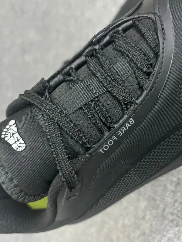 

Новая дорожная обувь. Новая технология на средней подошве. Кроссовки для бега. Мужские и женские кроссовки. Кроссовки. Кроссовки для бега.