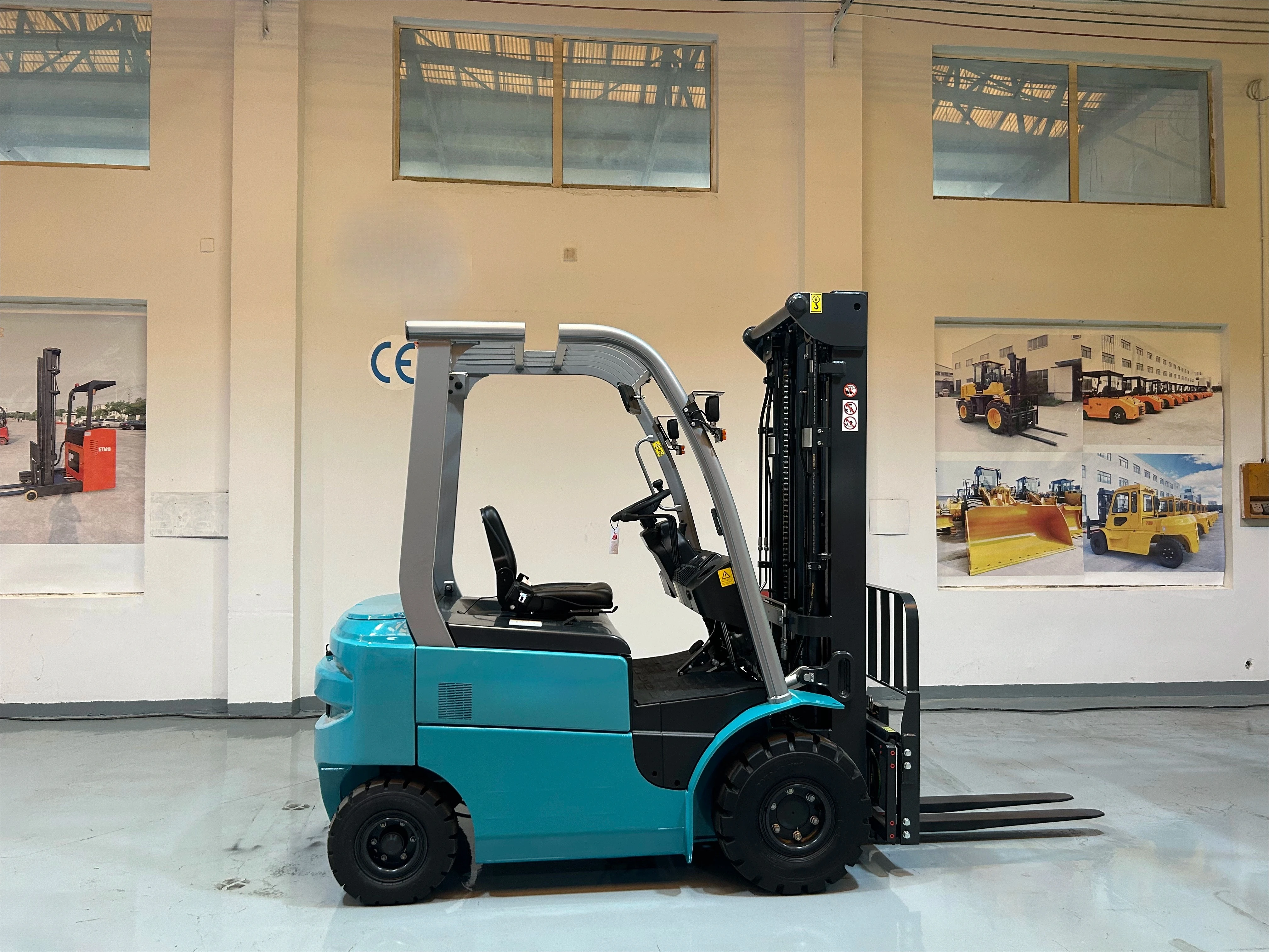 Compact 48V Electric Forklift with Hydraulic Lift, Forward/Reverse AC Drive Control