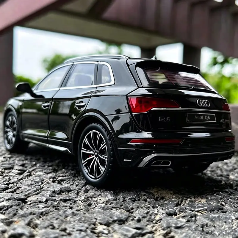 1:24 AUDI Q5 SUV Modellauto aus Legierung, Druckguss-Metall Geländewagen-Modell mit Hochwertiger Simulation, Sound und Licht, Sammlerstück und Dekoration