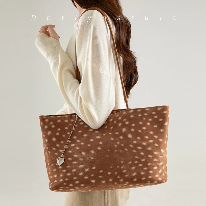 Umhängetasche aus Kunstwildleder mit Hirschmuster, Vintage-Tragetasche für Damen im Herbst und Winter, koreanische einfache vielseitige Handtasche mit mattierten Hirschstreifen – Detail 9