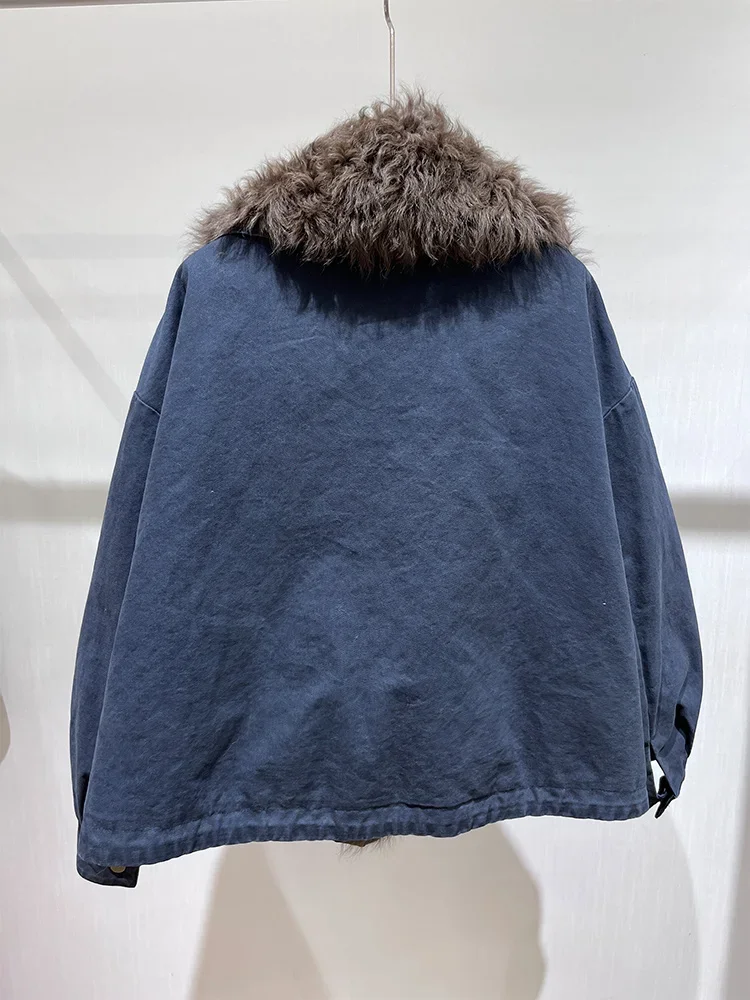 เสื้อแจ็คเก็ตพัฟเฟอร์ผู้หญิงสุดหรู MENINA สำหรับฤดูหนาว  ผ้าเดนิมสีขาว  บุด้วยขนห่านแท้  พร้อมปกขนแกะแท้ธรรมชาติ