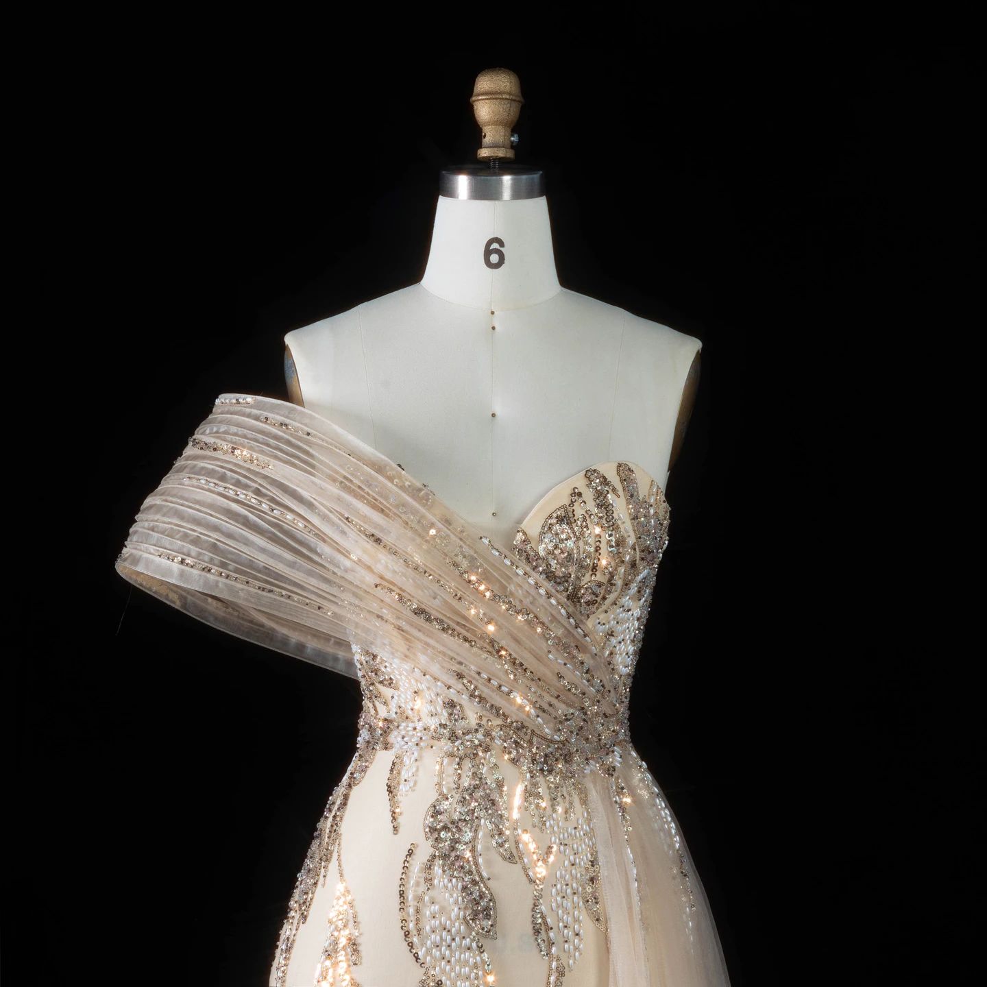 Sharon Said Luxuriöses Champagnerfarbenes One-Shoulder-Abendkleid mit Perlen und Tüllschleppe, Partykleid für Damen SS136, Maßanfertigung – Detail 5